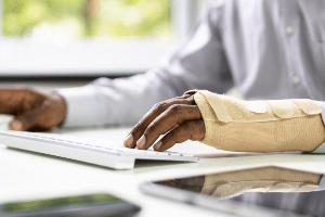 Man working with a broken arm. 